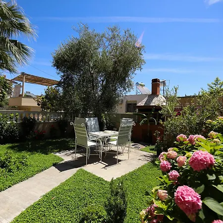 Modern Steps From The Sea In For 3 * Vlorë