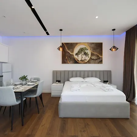 Modern Steps From The Sea In For 3 Appartement Vlorë