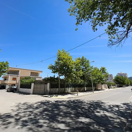 Appartement Modern Steps From The Sea In For 3